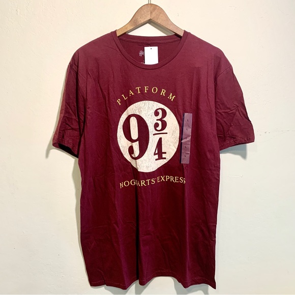 Warner Bros. Tops - NWT Harry Potter Platform 3/4 Hogwarts Express Graphic Tee Large